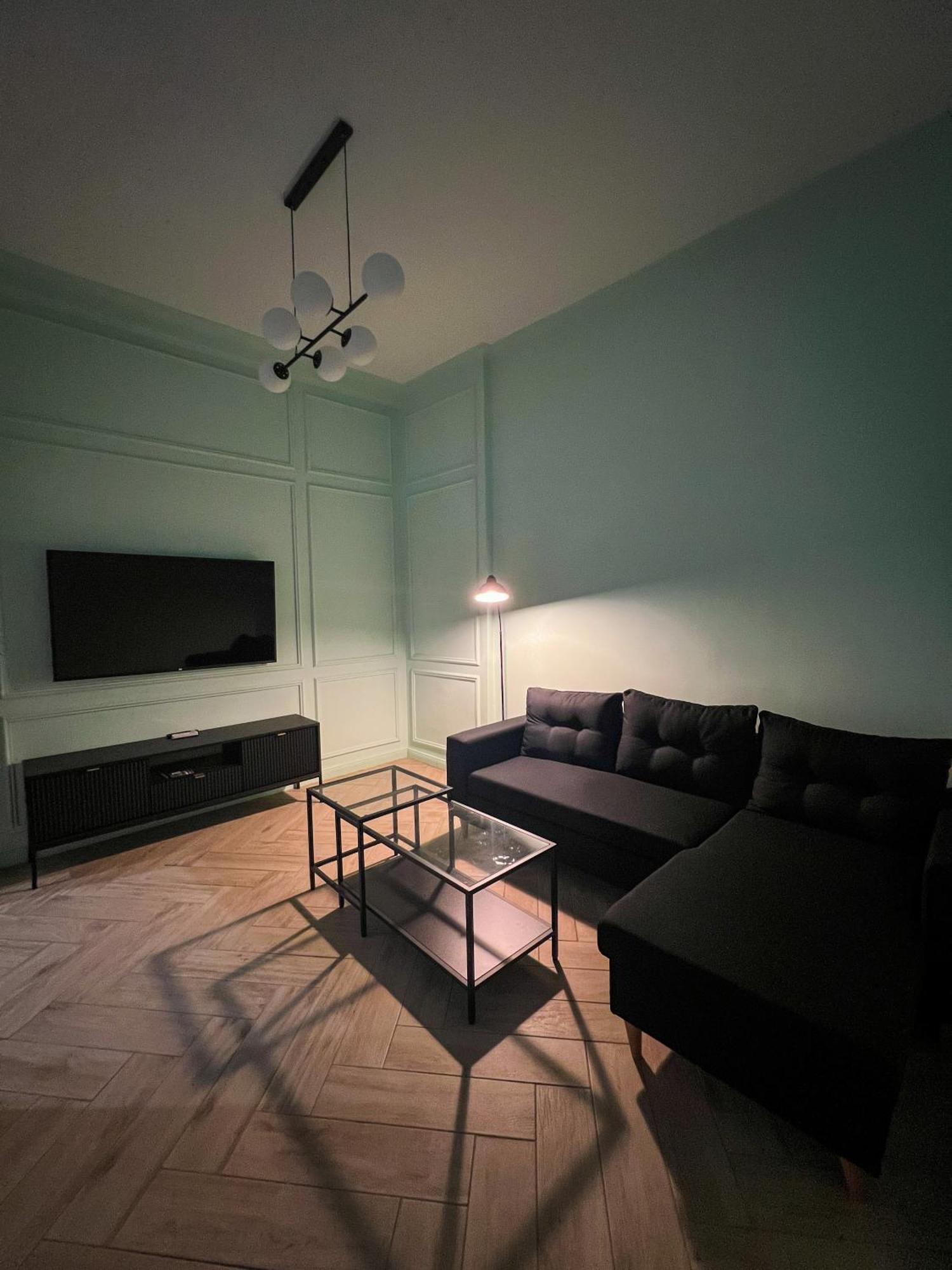 River's Apartment *